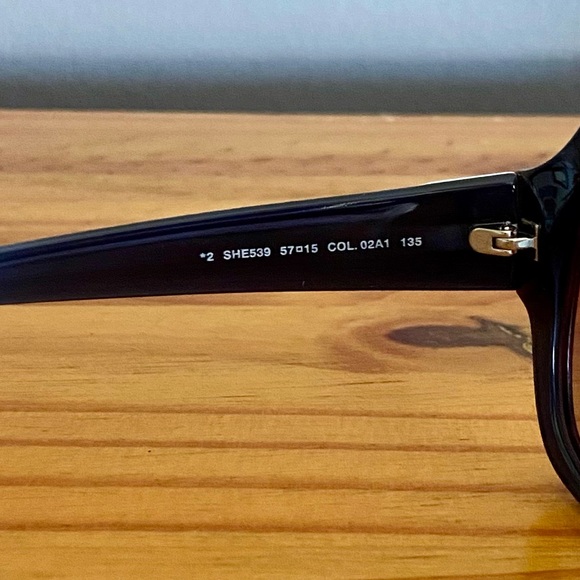 Carolina Herrera Oversized Sunglasses She539 in Tortoise with White Trim - Picture 10 of 11